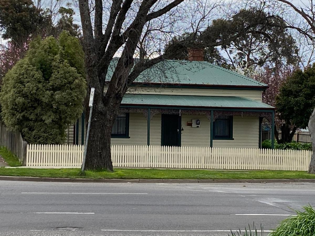 Delightful And Charming Rose Cottage Kilmore Bagian luar foto